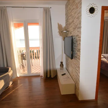 Apartment By The Sea Starigrad, Paklenica - 16421 *